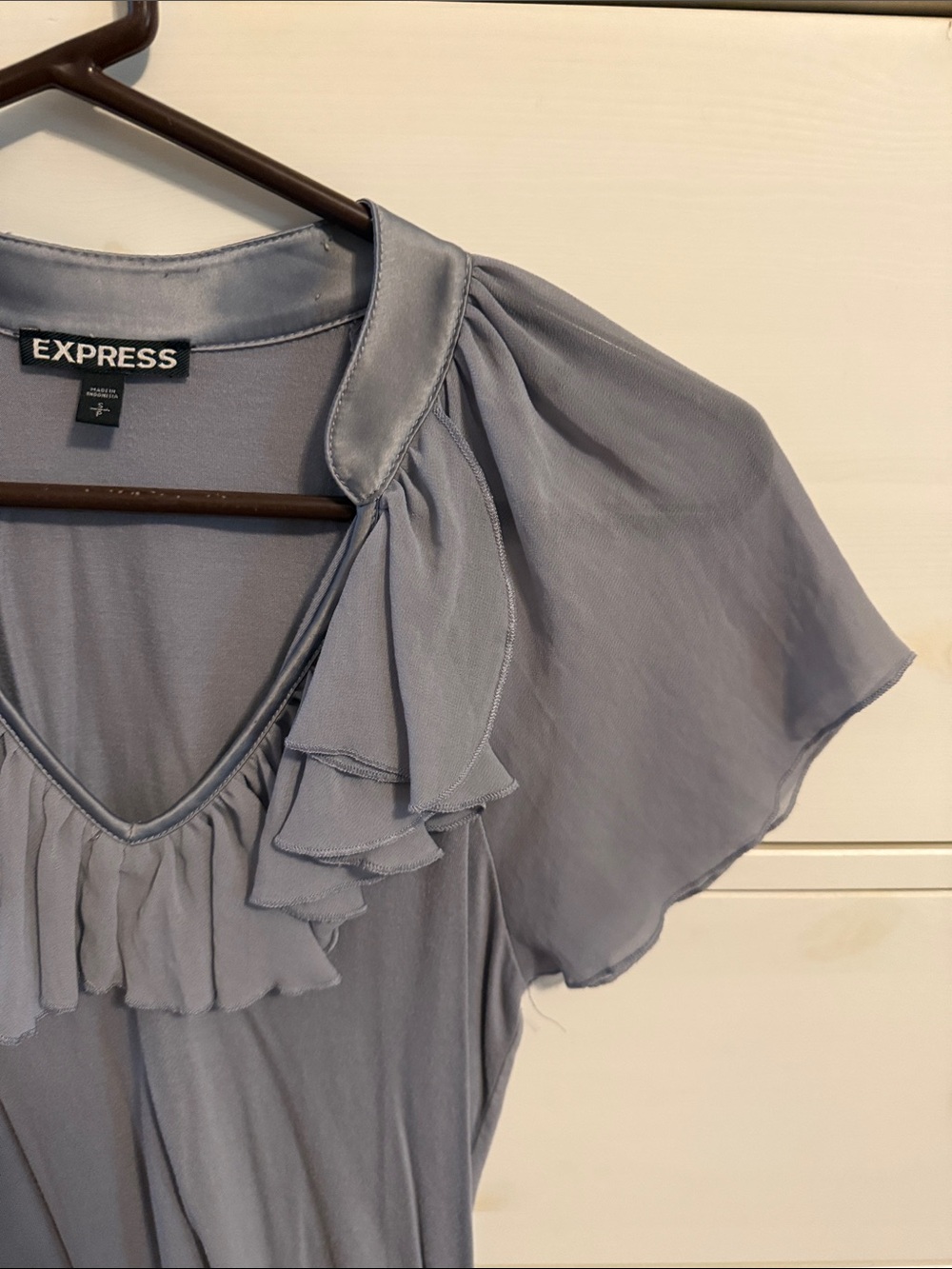 Express Light Gray Ruffle V-Neck Blouse - Picture 6 of 7